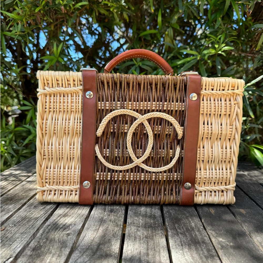 2010 limited picnic basket
